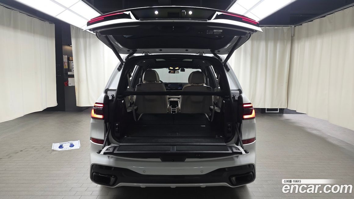 BMW X7 2025