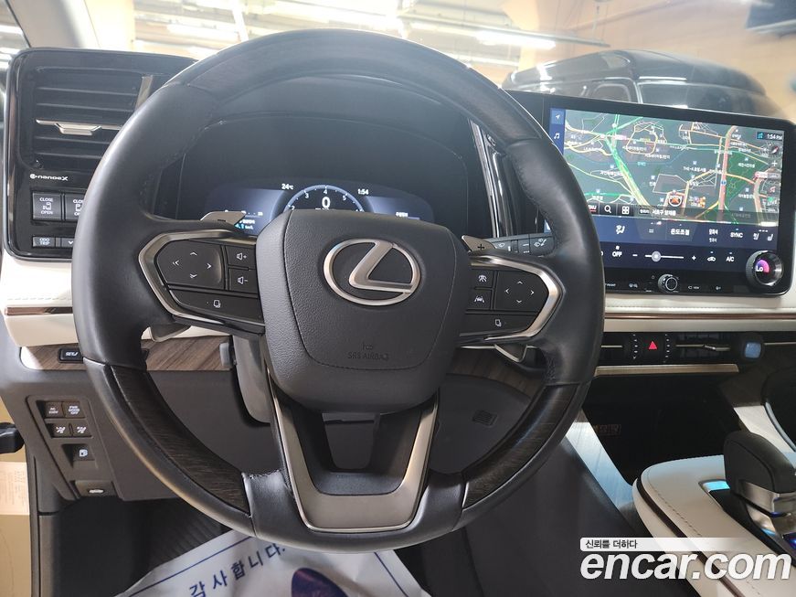 Lexus LM 2025