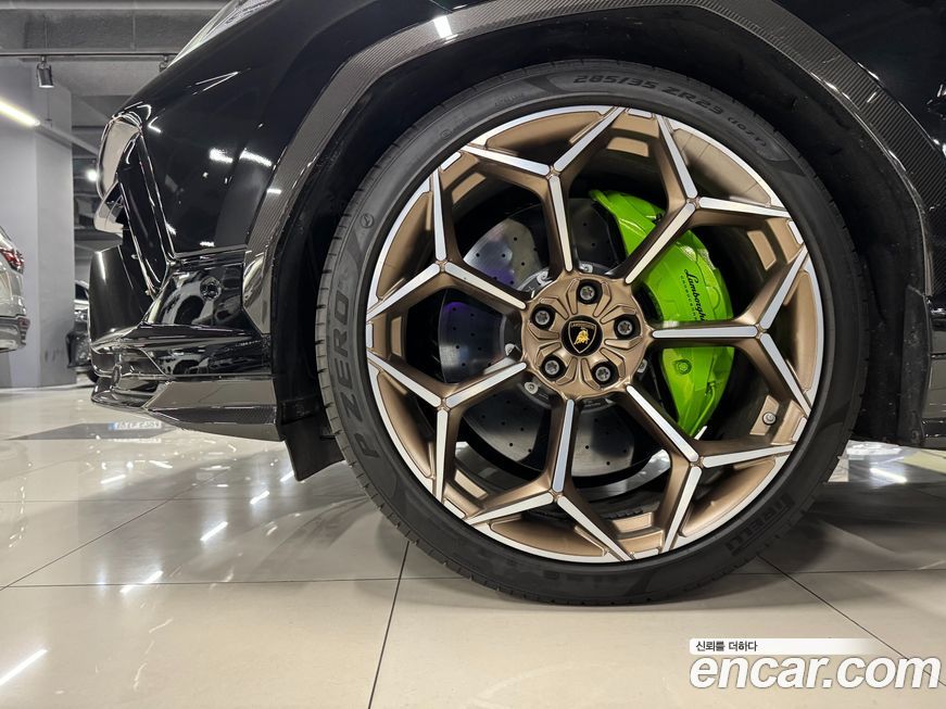 Lamborghini Urus 2024