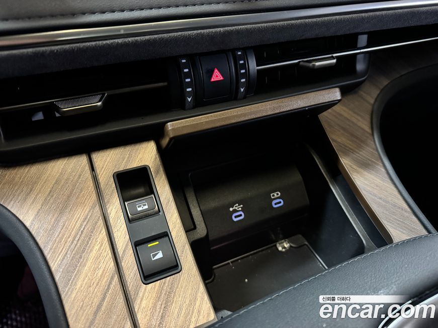 Lexus LM 2025