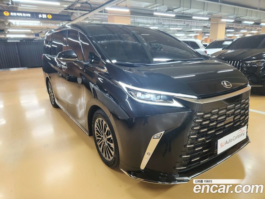 Lexus LM 2025
