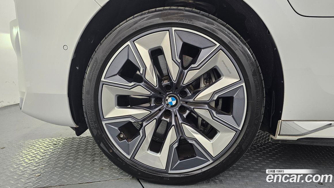 BMW 7-Series 2024