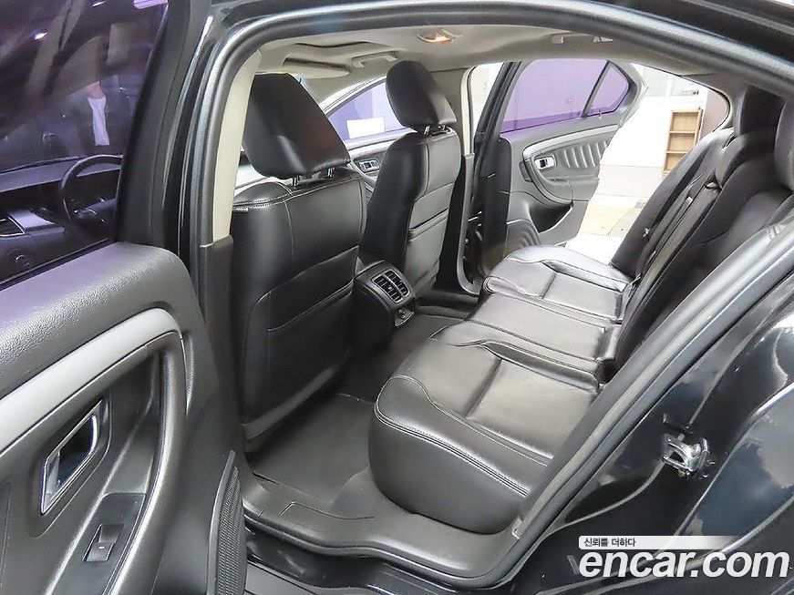 Ford Taurus 2011