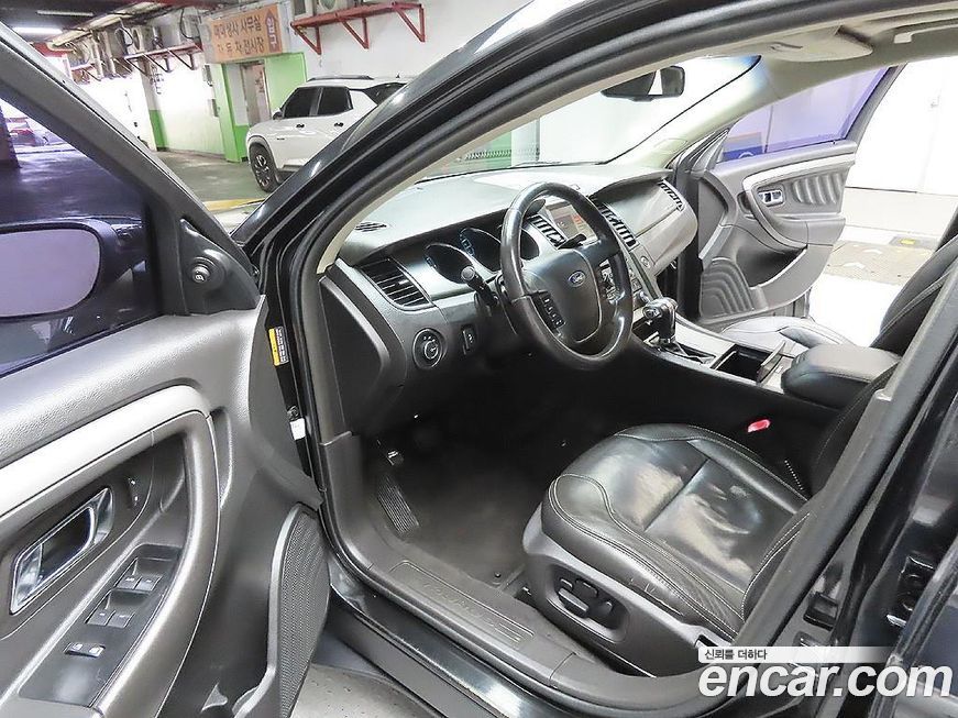 Ford Taurus 2011