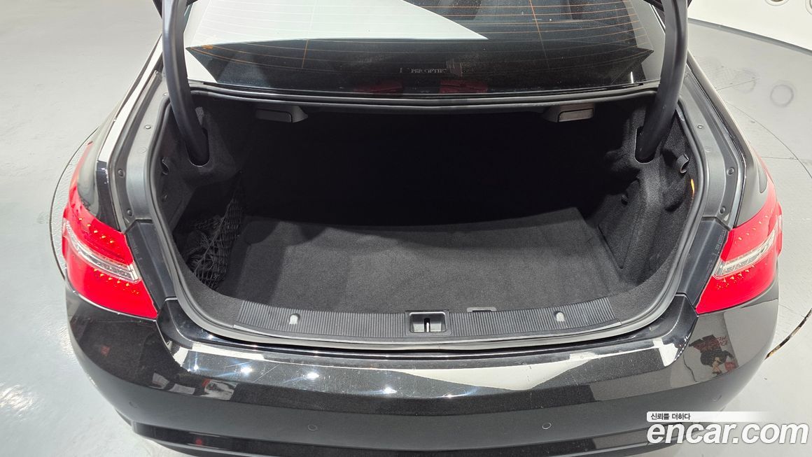 Mercedes-Benz E-Class 2011