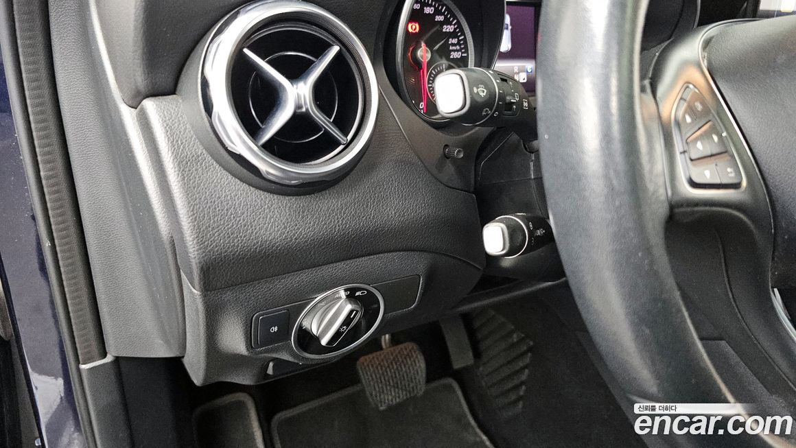 Mercedes-Benz GLA-Class 2018