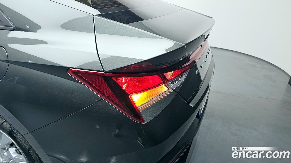 Hyundai AVANTE 2021