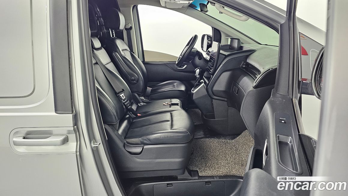 Hyundai Staria 2022