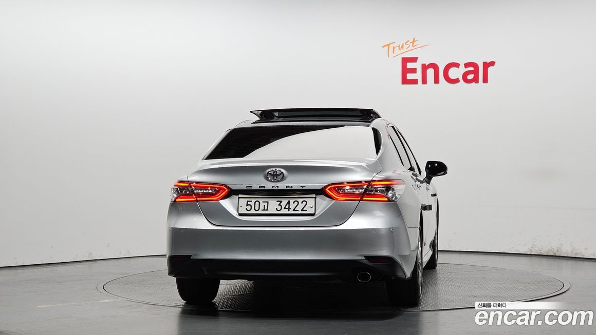Toyota Camry 2019