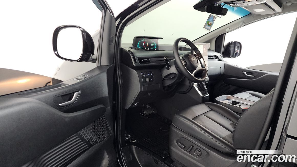 Hyundai Staria 2025