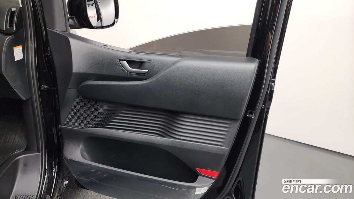 Hyundai Staria 2025
