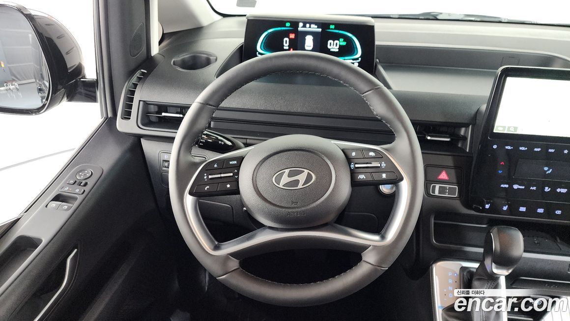 Hyundai Staria 2025