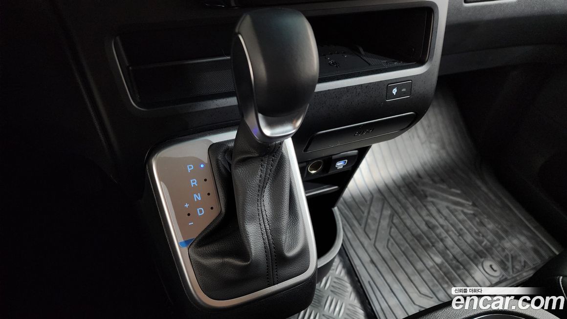 Hyundai Staria 2025