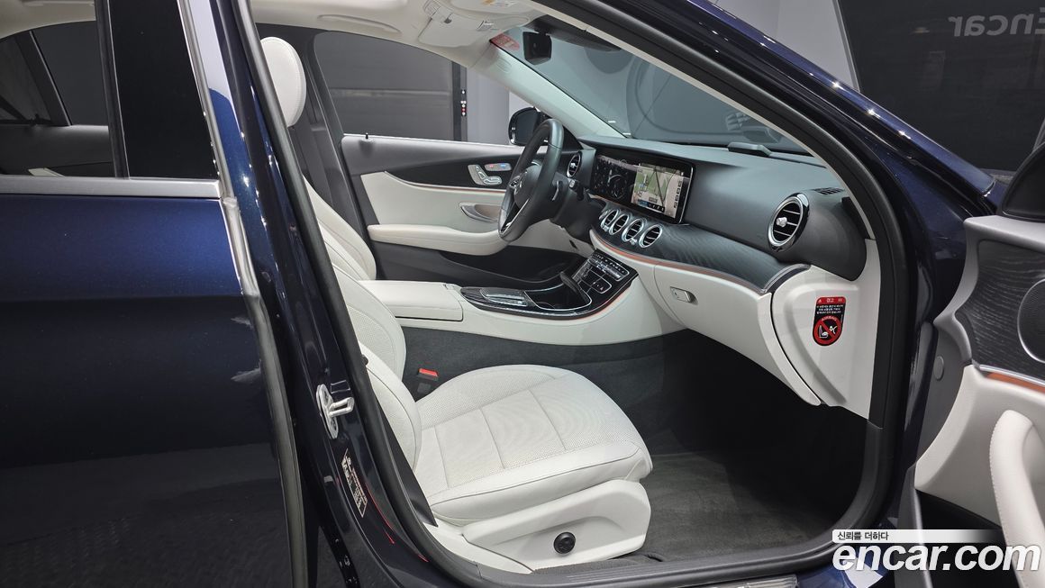 Mercedes-Benz E-Class 2022