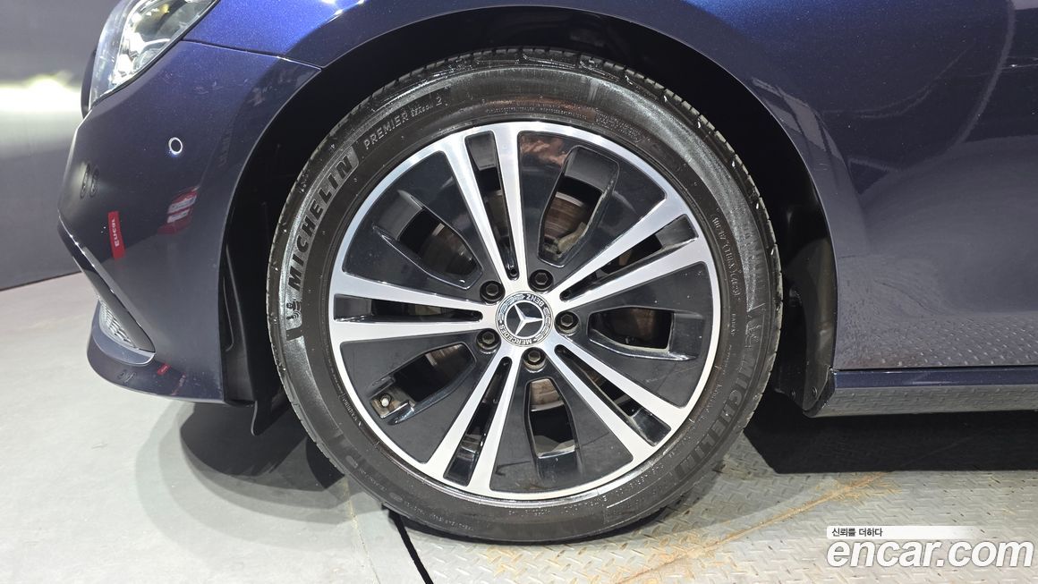 Mercedes-Benz E-Class 2022