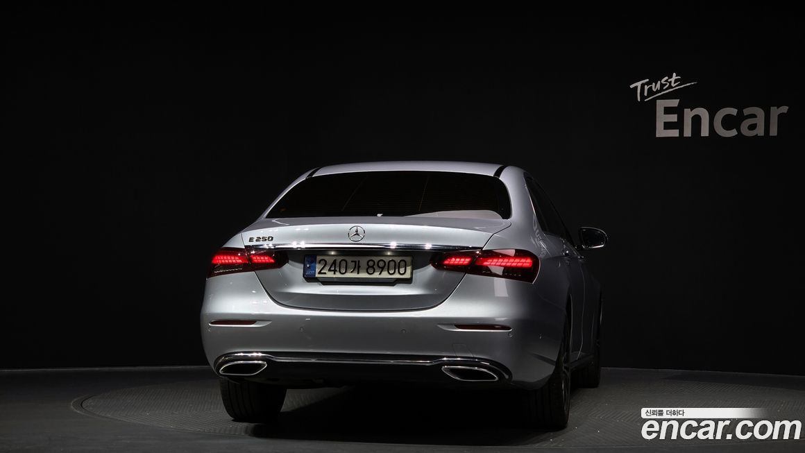 Mercedes-Benz E-Class 2022