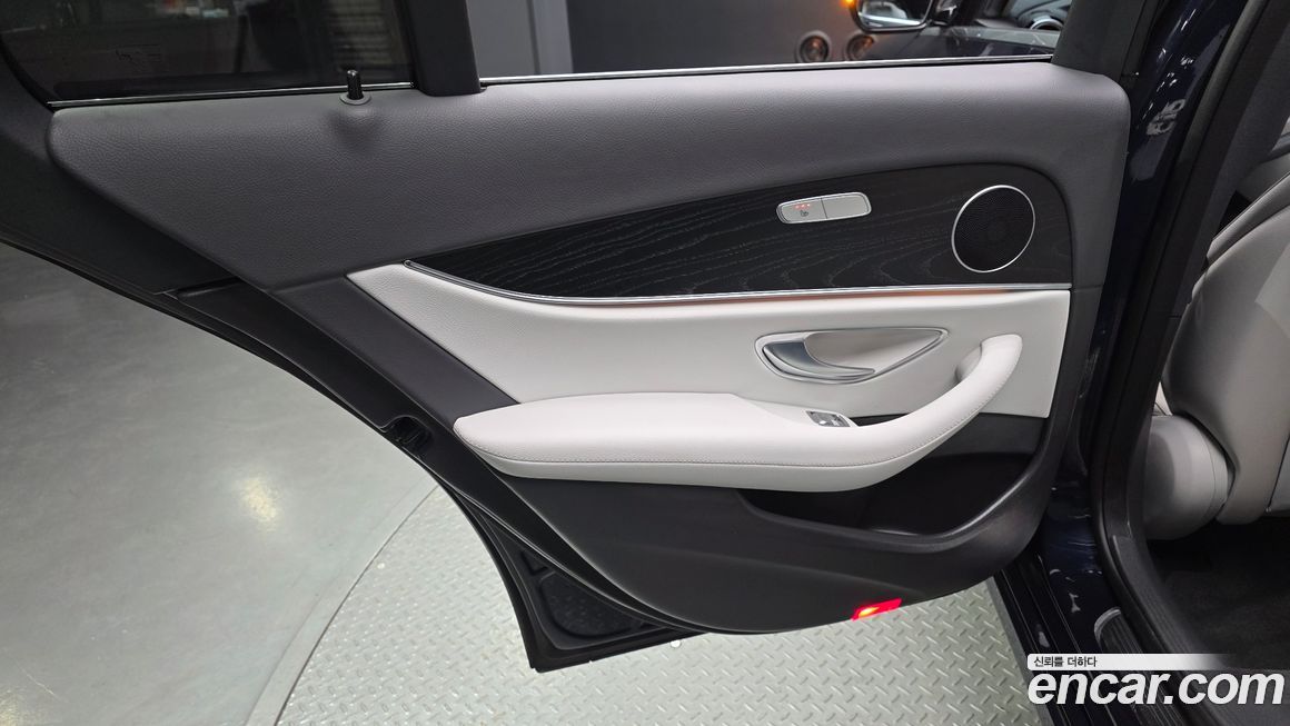 Mercedes-Benz E-Class 2022