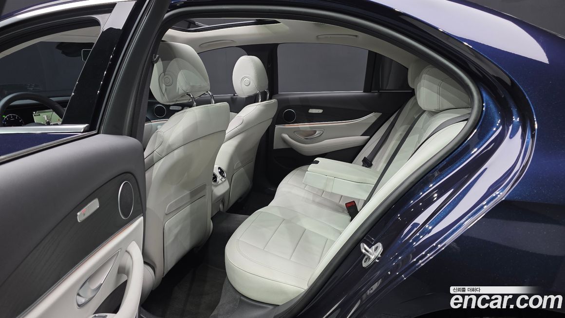 Mercedes-Benz E-Class 2022