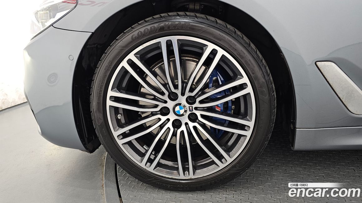 BMW 5-Series 2019
