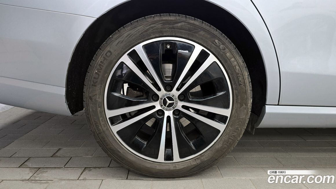 Mercedes-Benz E-Class 2022