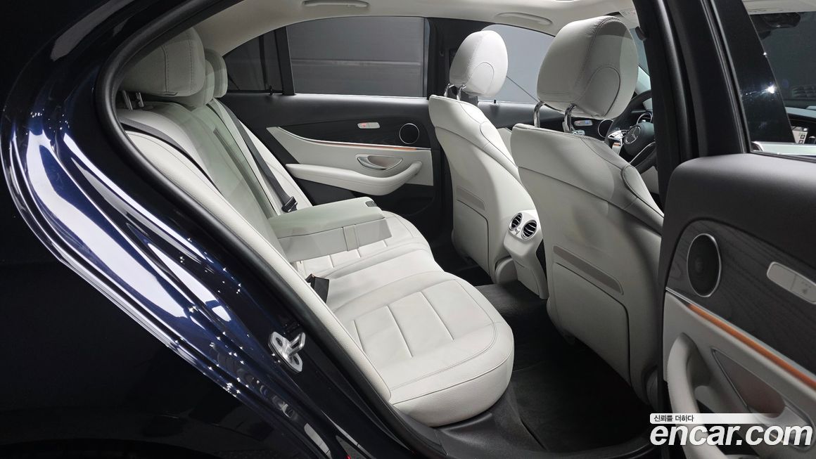Mercedes-Benz E-Class 2022