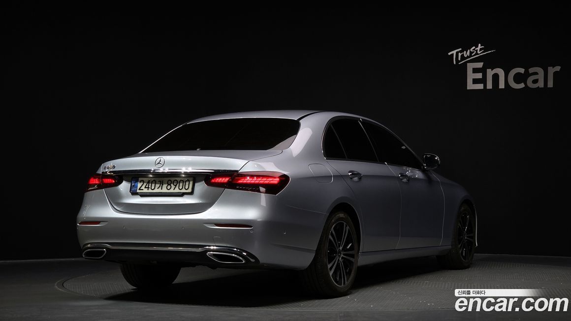 Mercedes-Benz E-Class 2022