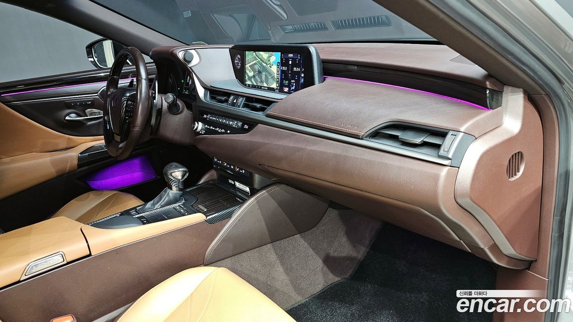 Lexus ES 2021