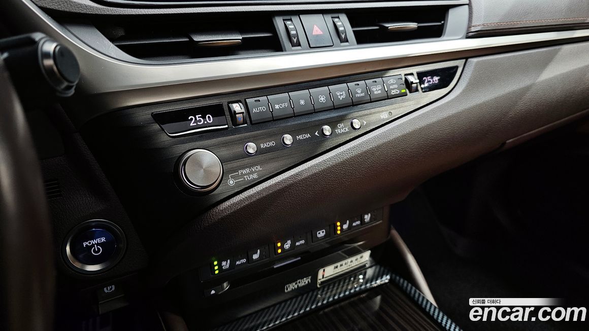 Lexus ES 2021