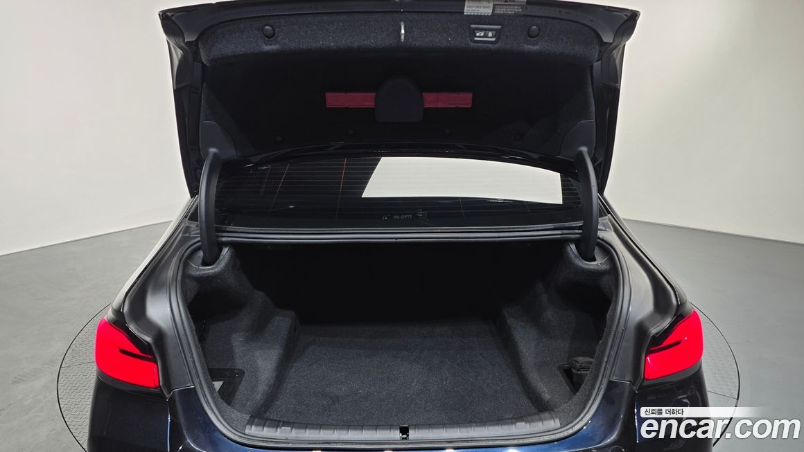 BMW 5-Series 2023