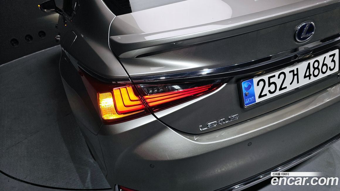 Lexus ES 2021