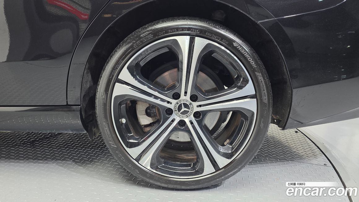 Mercedes-Benz C-Class 2023