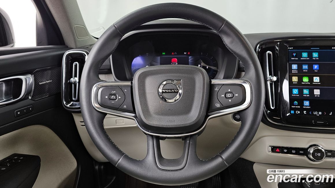 Volvo XC40 2024