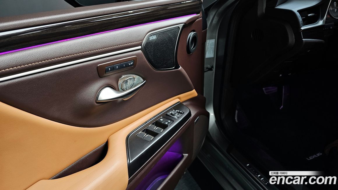 Lexus ES 2021