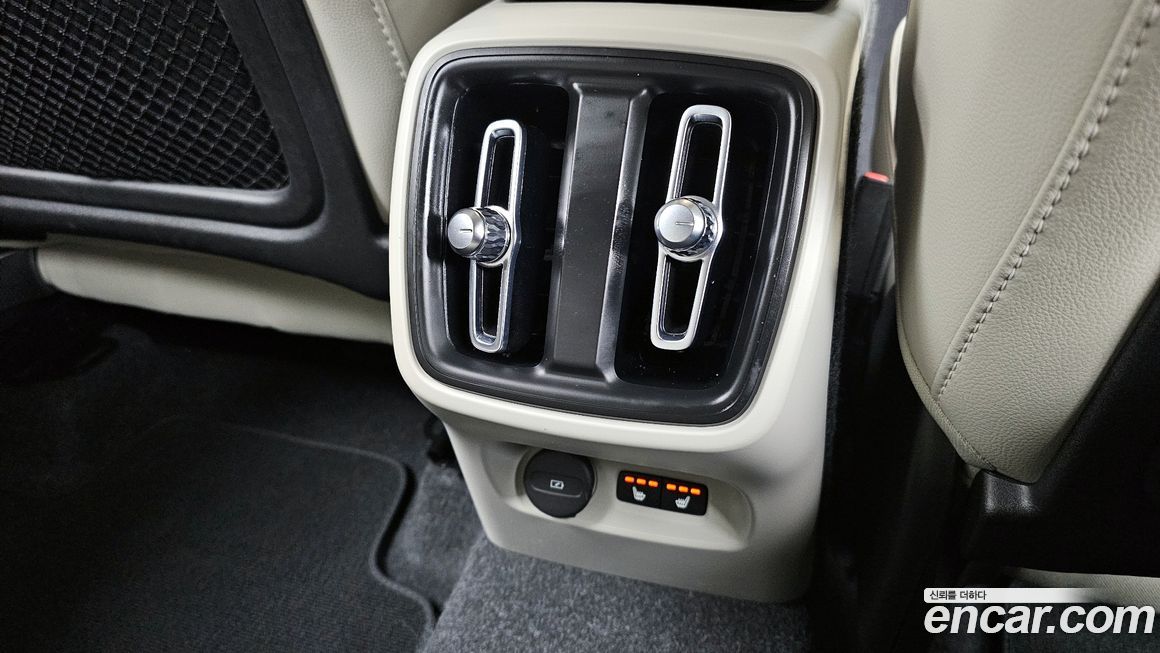 Volvo XC40 2024