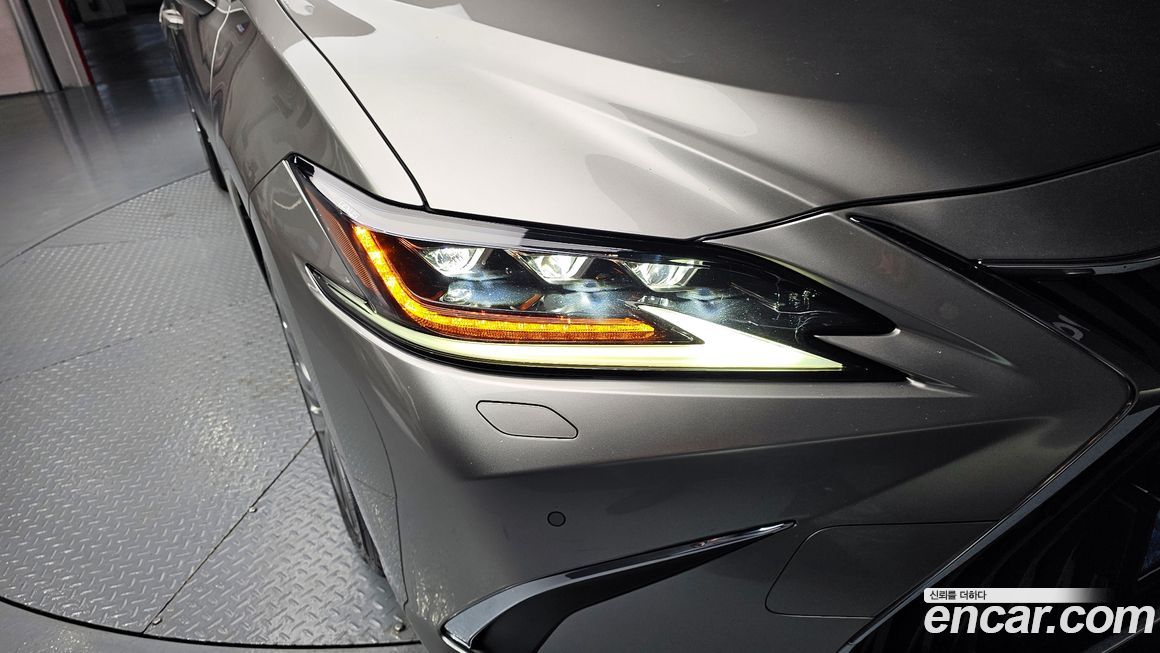 Lexus ES 2021