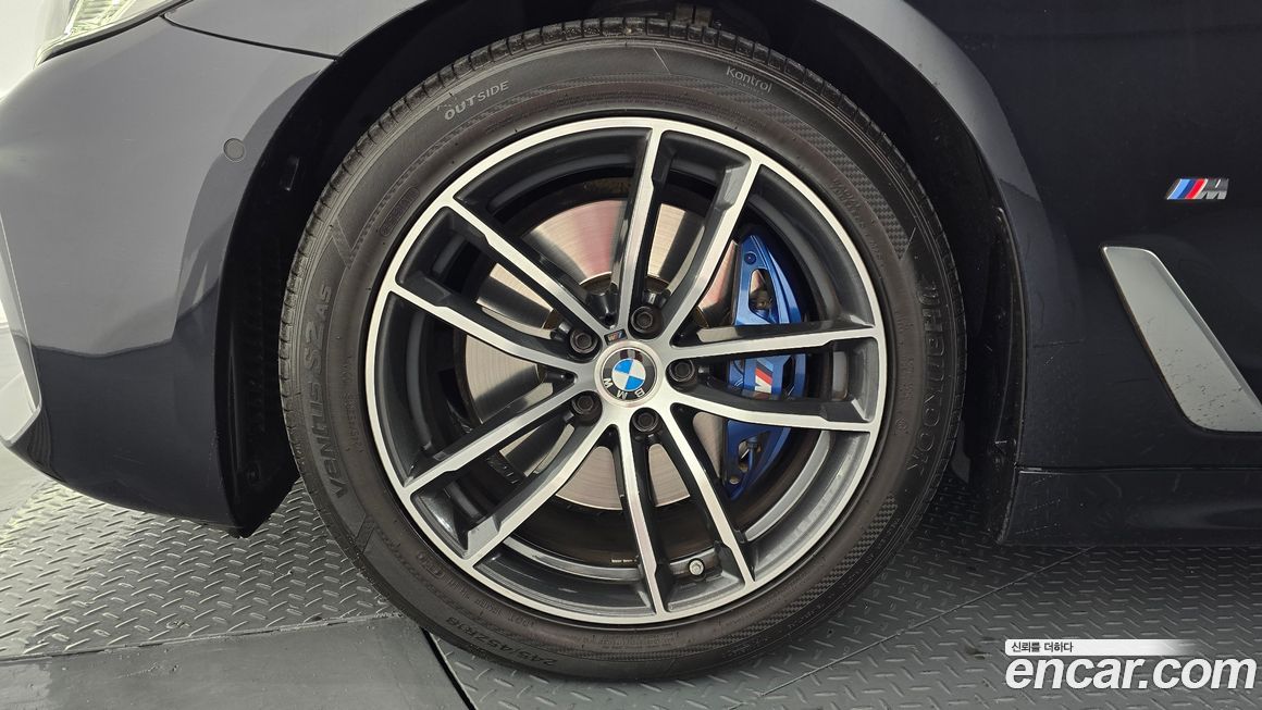 BMW 5-Series 2023