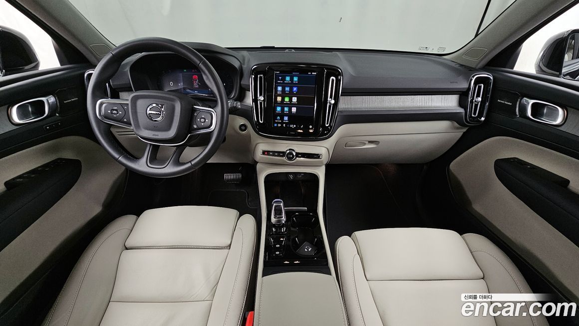 Volvo XC40 2024