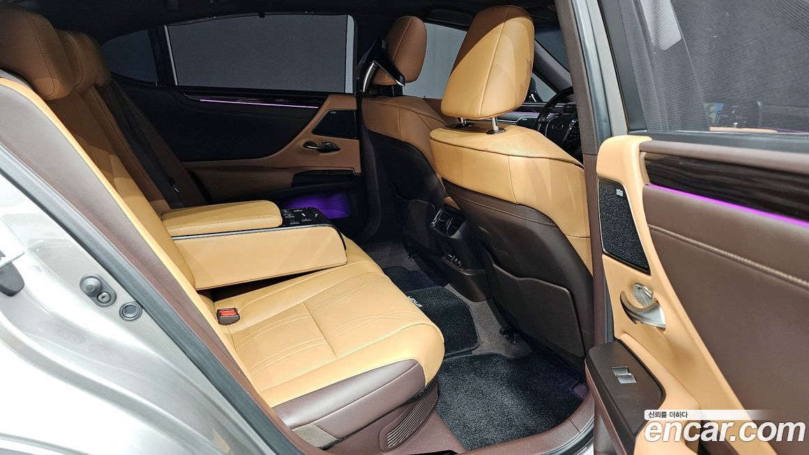 Lexus ES 2021