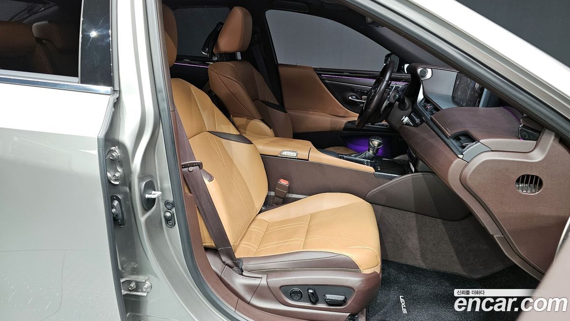 Lexus ES 2021