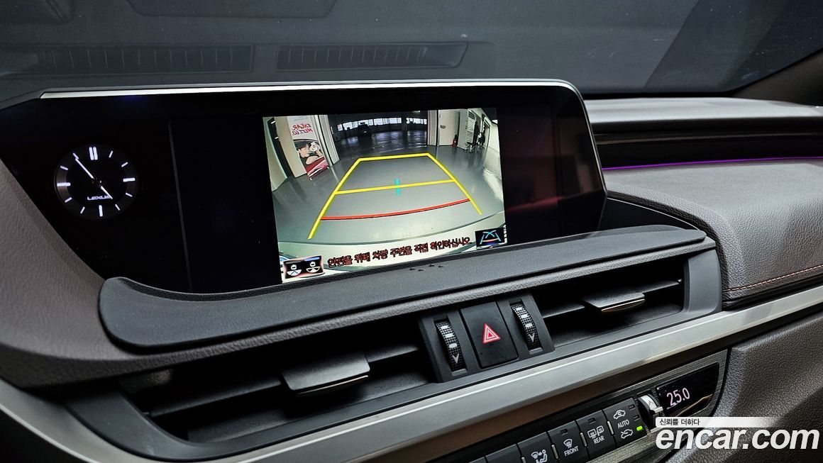 Lexus ES 2021
