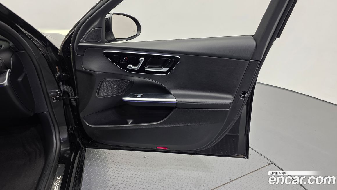 Mercedes-Benz C-Class 2023