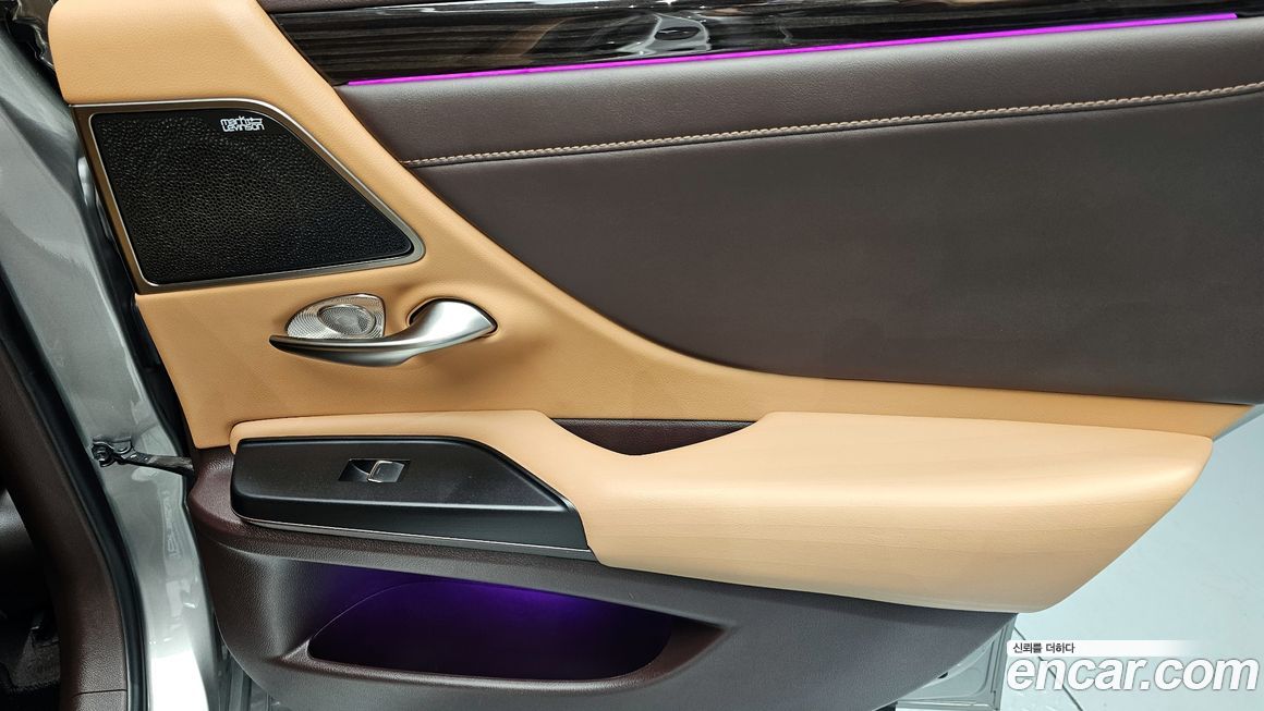 Lexus ES 2021