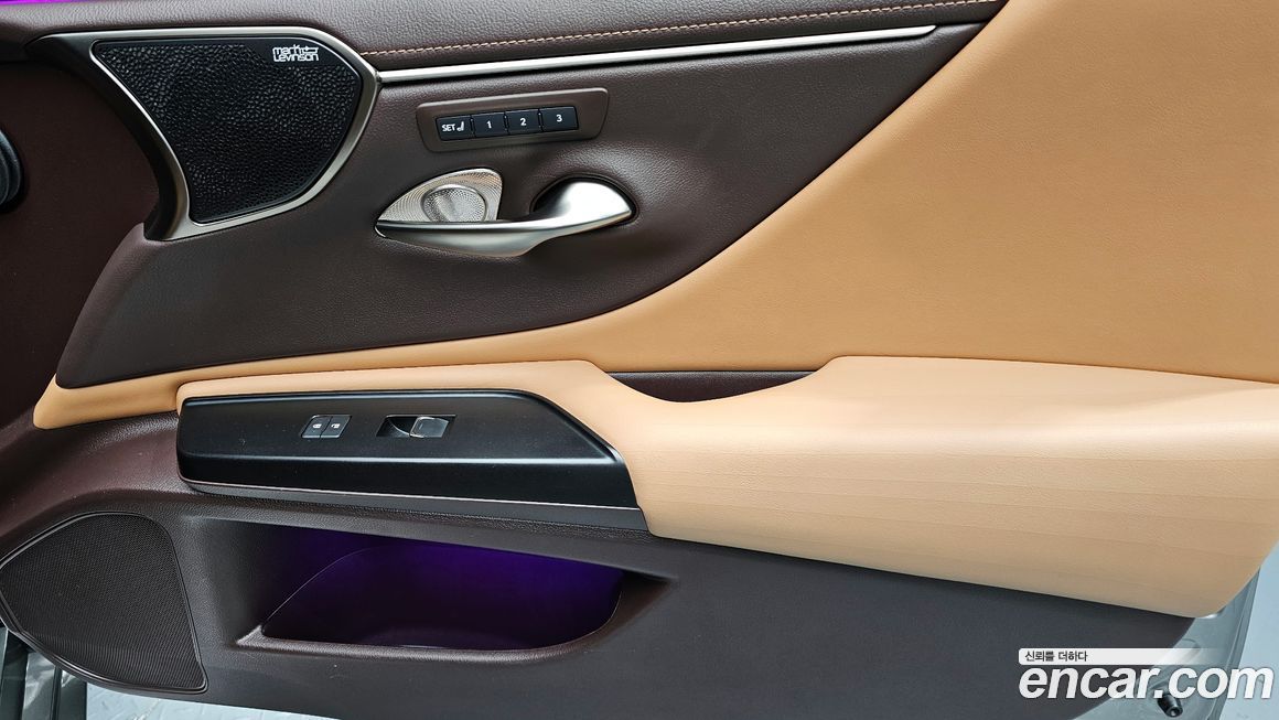 Lexus ES 2021