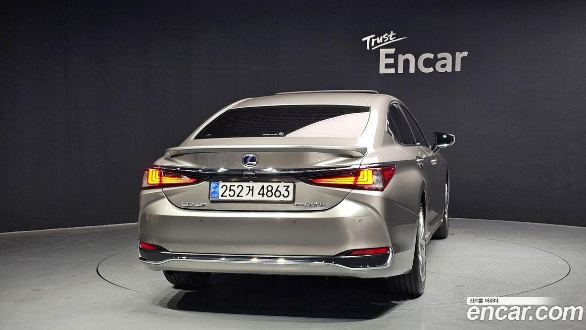 Lexus ES 2021