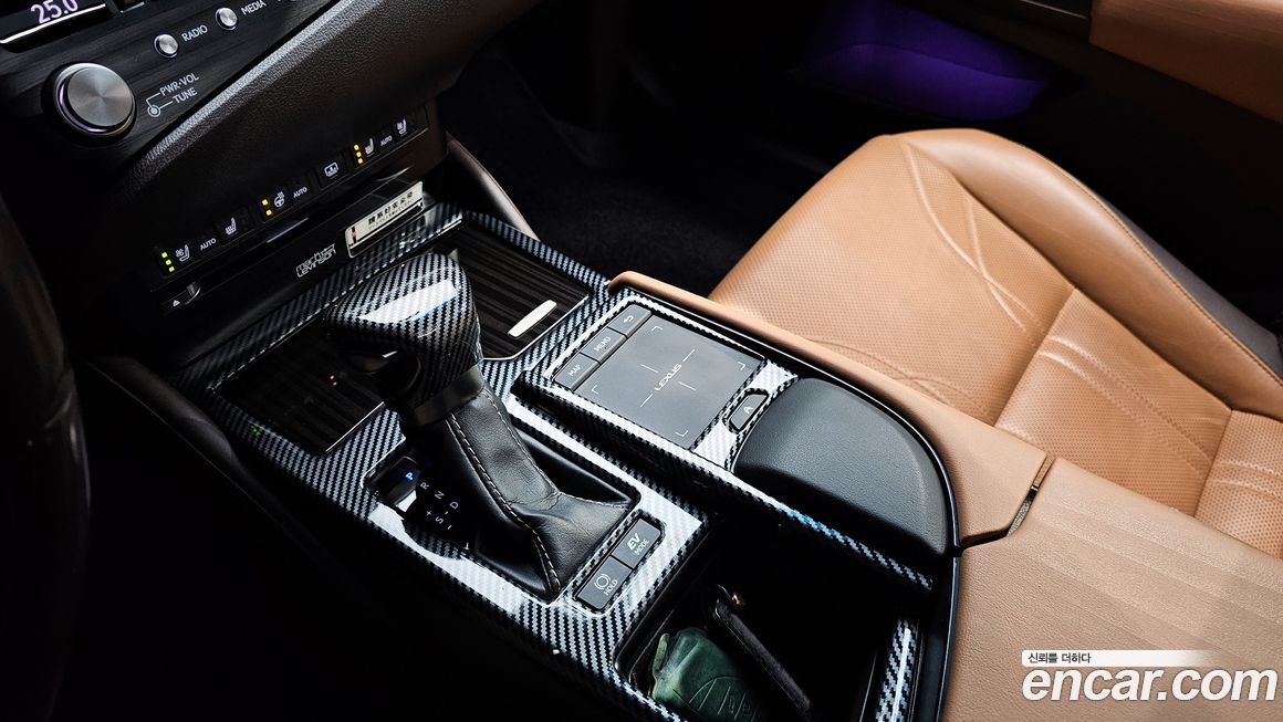 Lexus ES 2021