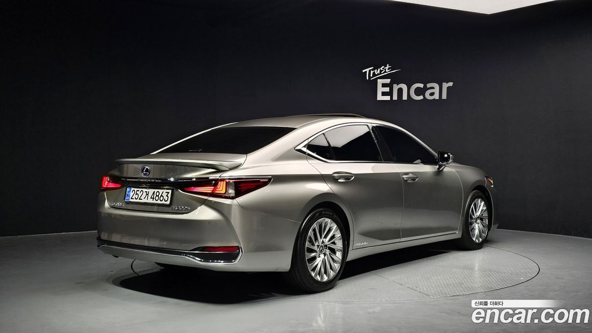 Lexus ES 2021