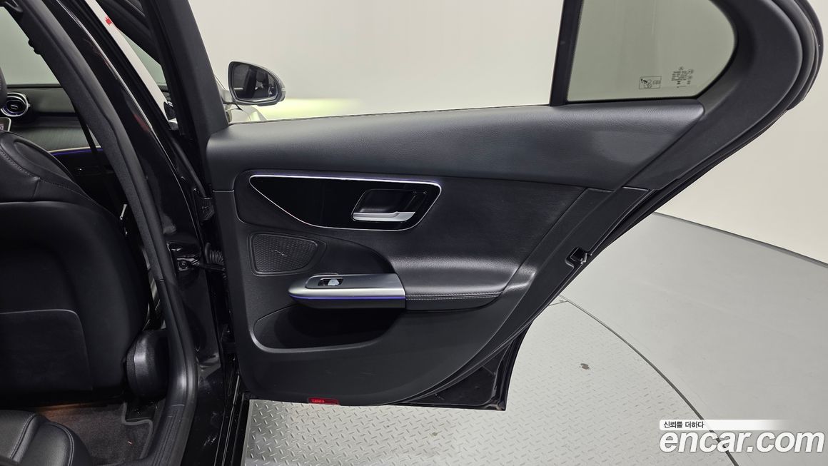 Mercedes-Benz C-Class 2023