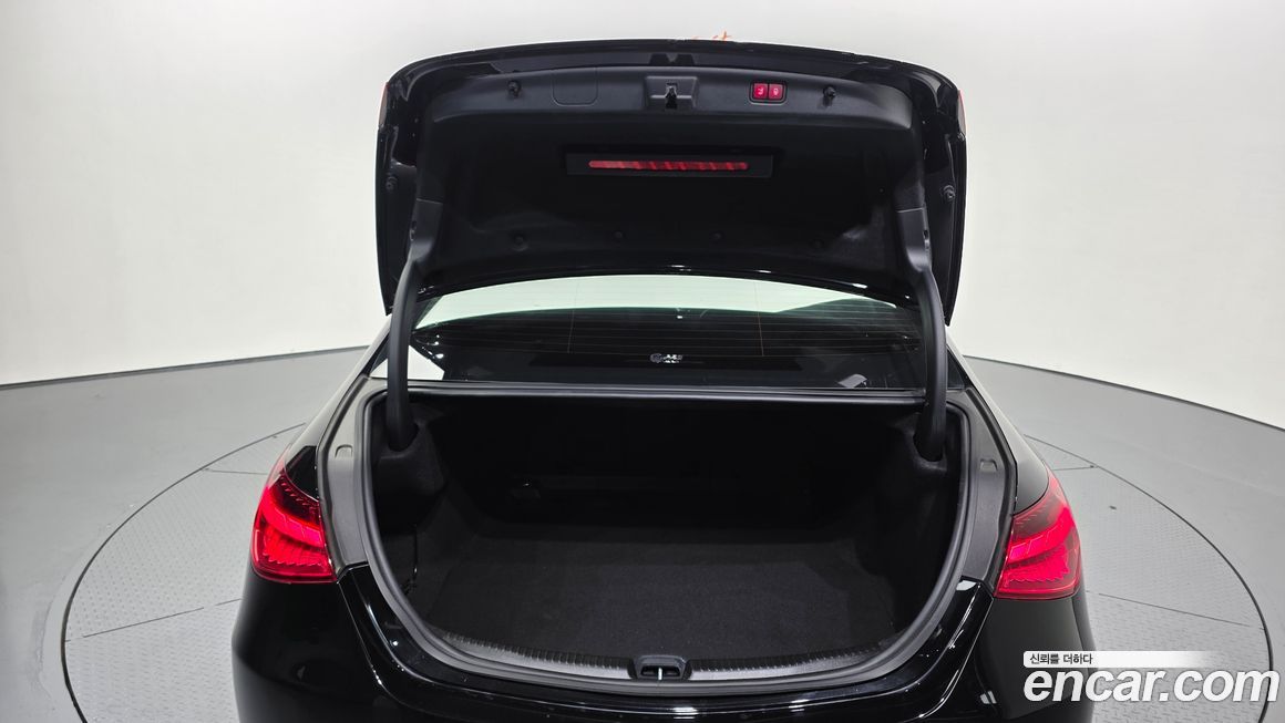 Mercedes-Benz C-Class 2023