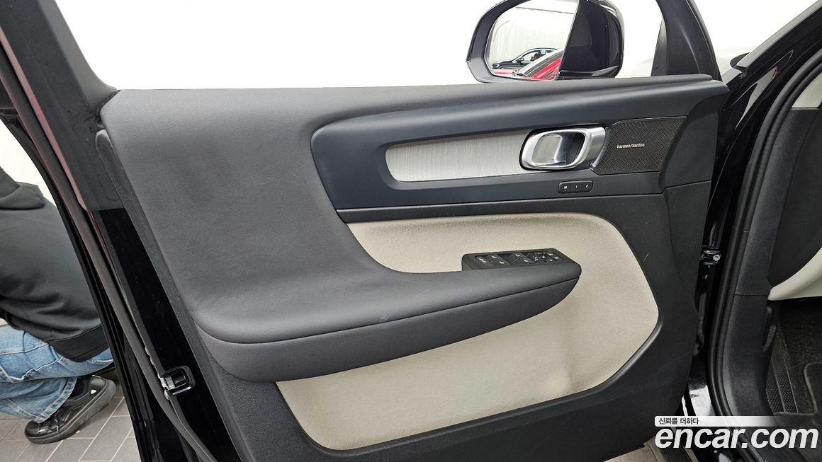 Volvo XC40 2024