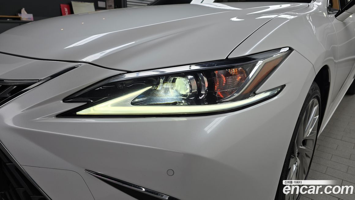 Lexus ES 2023